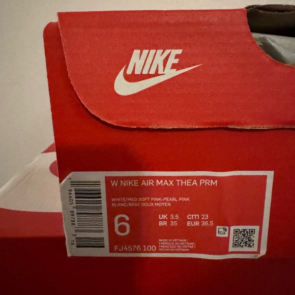 NEW Nike White and Pink Sneakers with Air Cushioning and Textured Sole - Picture 11 of 12